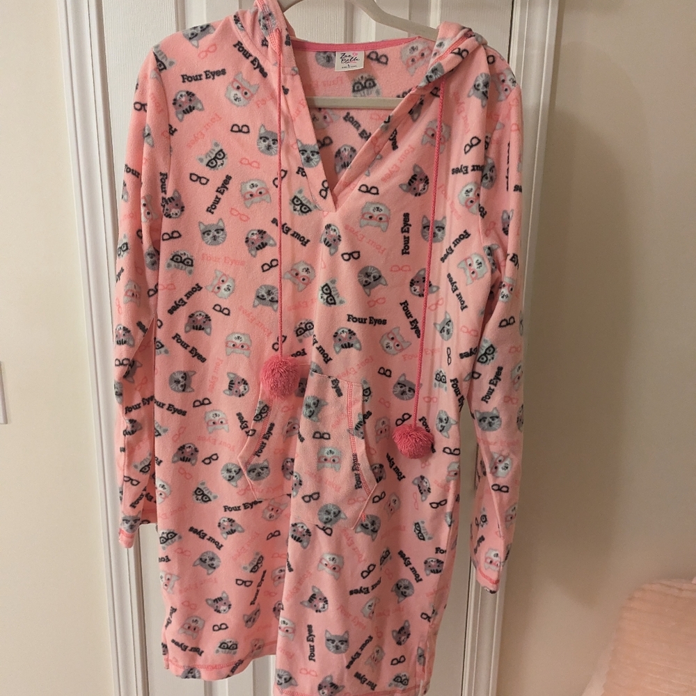 Adorable pink cat-print velour hooded sleep shirt size large